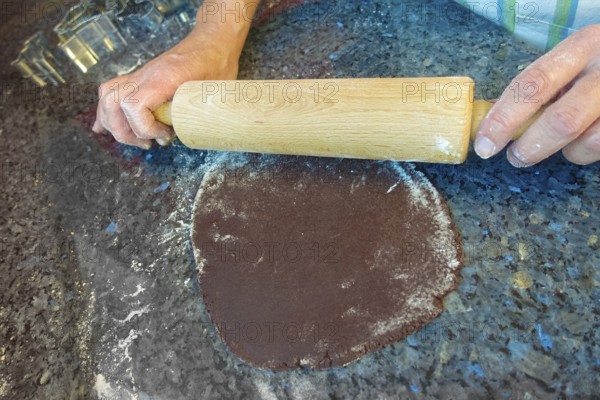 Swabian cuisine, Swabian Christmas biscuits, preparation of cookie cutters, shortcrust biscuits,