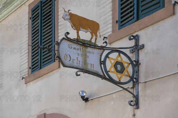 Nose sign with ox figure at the Gasthaus zum Ochsen, Hauptstraße 51, Riegel am Kaiserstuhl,