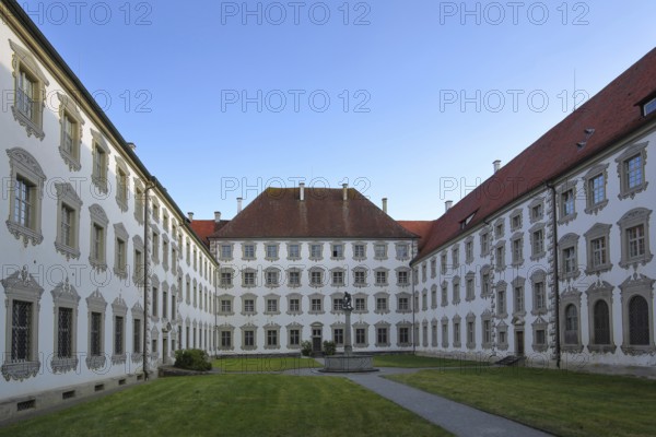 Inner courtyard with baroque illusion architecture, illusion painting, row, series, window,