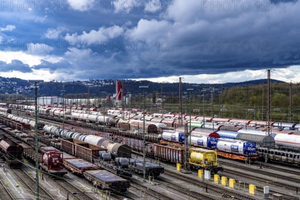 The Hagen-Vorhalle marshalling yard, one of the 9 largest in Germany, is located on the