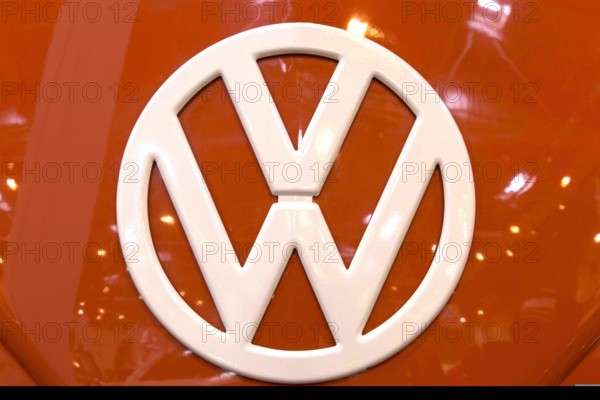 The front of a Volkswagen bus with a large VW logo. Techno Classica is the trade fair for vintage,