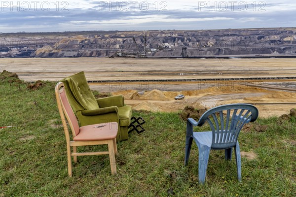 Edge of the Garzweiler II open-cast lignite mine, at the village of Lützerath, the last village to