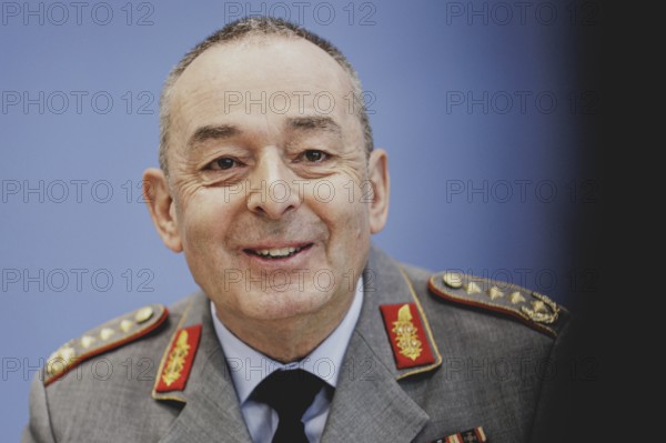 General Carsten Breuer, Inspector General of the Bundeswehr, at a federal press conference on the