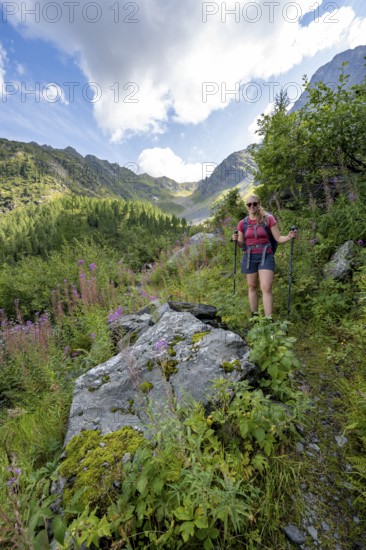 Hiking on a hiking trail, Carnic High Trail, Carnic Main Ridge, Carnic Alps, Carinthia, Austria,
