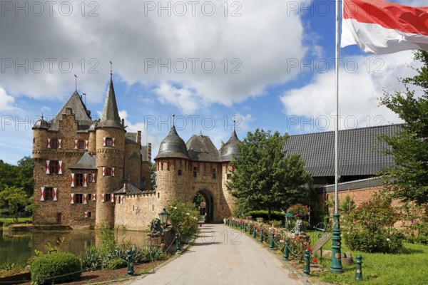 Satzvey Castle, medieval moated castle, Mechernich, Satzvey, Euskirchen district, Eifel, North