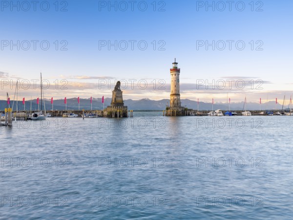 View of the new lighthouse and the Bavarian lion of Lindau, sunrise, Lindau on Lake Constance,
