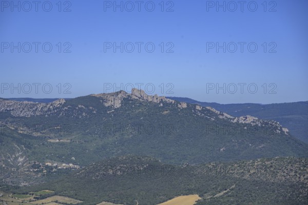 View from the Cathar castle of Quéribus to the Cathar castle of Peyrepertuse Cucugnan, Département