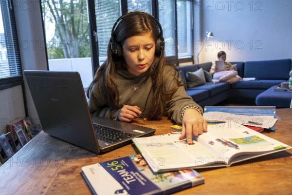 Homeschooling, 2 girls, sisters, 11 years old, learning at home, home learning, lessons at home,