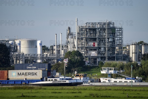 Cargo ship on the Rhine near Emmerich, Kao Chemicals scenery, Left Rhine pastures, Left Rhine,
