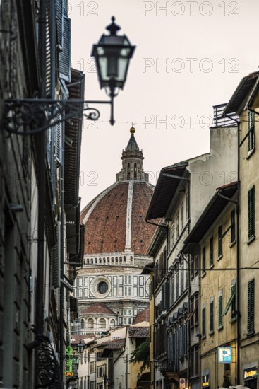 Old town, alley, view of the cathedral, city trip, tourism, Florence, Italy, Europe