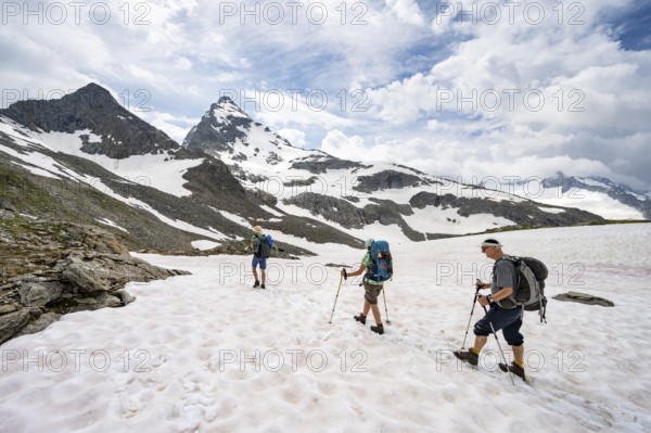 Three mountaineers crossing a snowfield, ascent to the Nördliche Mörchnerscharte, behind summit