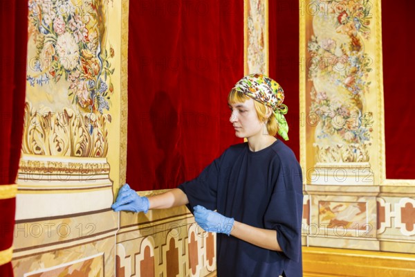 Hanging of the last tapestries in the Royal Parade Rooms in the Dresden Residenzschloss, Dresden,