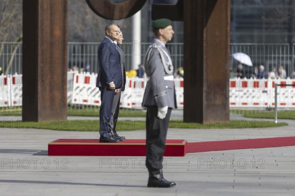 Federal Chancellor Olaf Scholz (SPD) welcomes Emmanuel Macron, President of France, and Donald