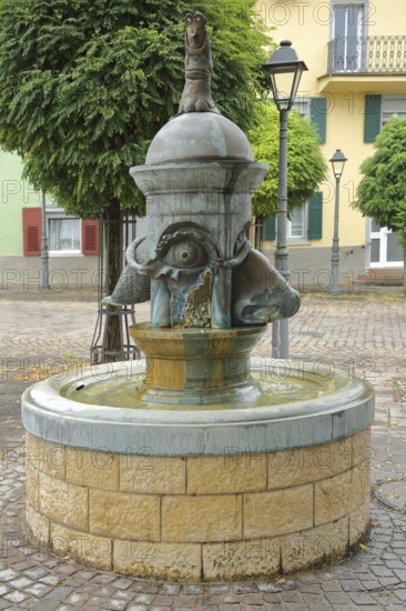 Six Senses Fountain by Jürgen Goertz 1986, sculpture, sixth sense, nose, smell, sense of sight,