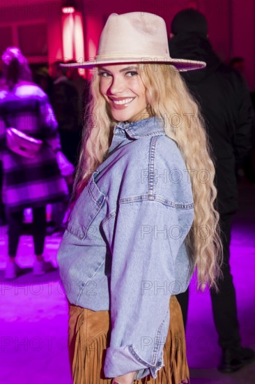 Anne West (Anne Heinz) on the red carpet in front of the Polyton 2024 award ceremony in Berlin's