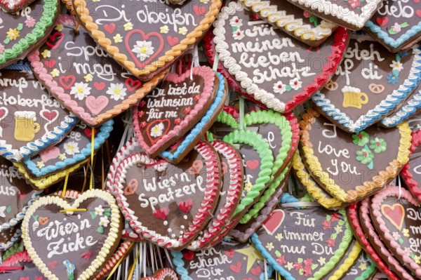 Gingerbread hearts with inscription made of coloured sugar, icing, gingerbread, Wies'n,
