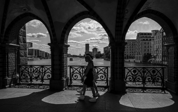 Black and white photograph, female tourists at the Oberbaum Bridge, Berlin, Germany, Europe