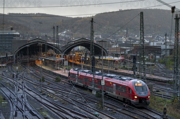 The main railway station of Hagen, station halls, tracks, platforms, regional express train, North