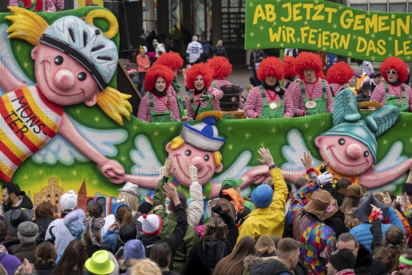 Rose Monday parade in Düsseldorf, themed floats of carnival societies and other participants in the