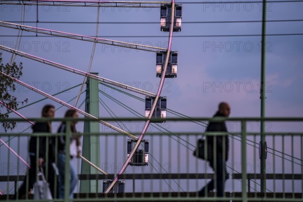Deutzer Brücke in Cologne, Ferris wheel at the funfair on the Deutzer Werfer, footpath, cycle path,