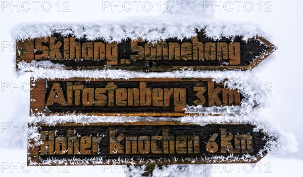 Signposts, hiking signs, winter in the Sauerland, Hochsauerlandkreis, at Kahler Asten, near