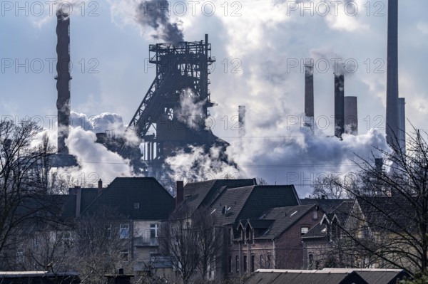 Blast furnaces Schwelgern, residential buildings in Duisburg-Marxloh, ThyssenKrupp Steel, Duisburg,