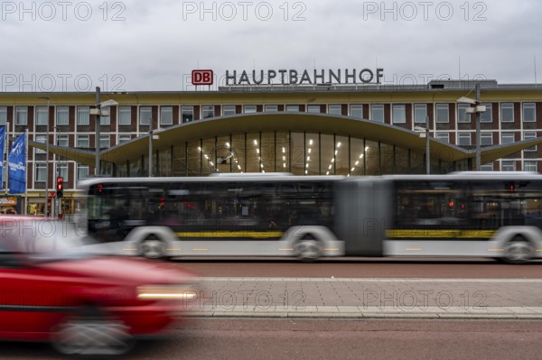 Bochum central station, station concourse, local bus, public transport connection, North