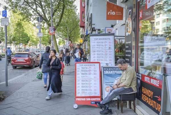 People, street scene, Badstraße, Gesundbrunnen, Mitte, Berlin, Germany, Europe
