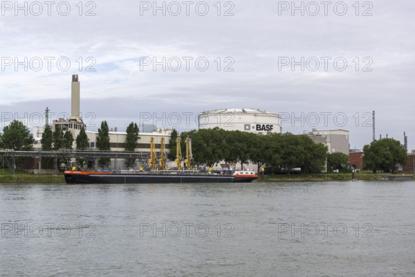 BASF, Lugwigshafen am Rhein, industrial area, ship, Mannheim, Baden-Württemberg, Germany, Europe