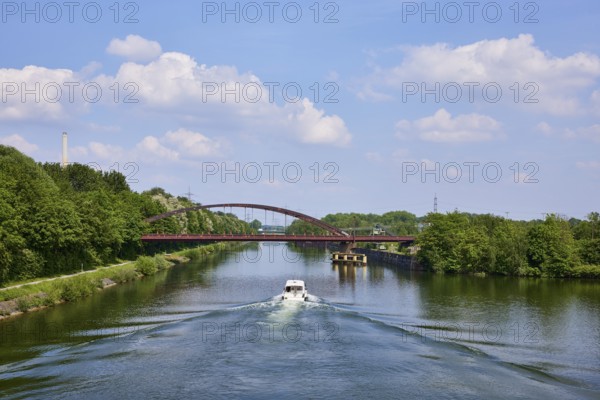 Motor boating, water sports on the Rhine-Herne Canal near Bottrop, Ruhr area, independent city,
