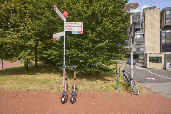 Signposts to the main railway station, Altstadt, Carlstadt, city centre, Neuss, golf course and