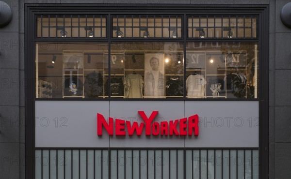 NewYorker, New Yorker, brand store, department stores' chain, logo, retail, Königsstraße,