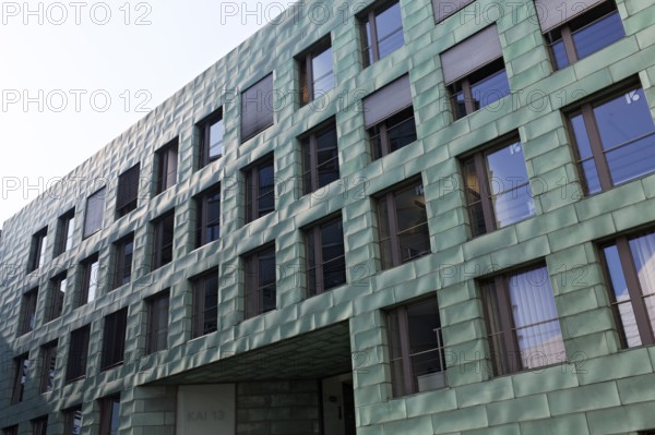 Kai 13 office building, façade with green copper cladding, architects Döring Dahmen Joeressen,