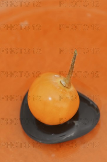 Cape gooseberry or Andean berry (Physalis peruviana), ripe fruit
