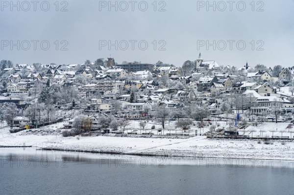 Snowy winter landscape on the Sorpe near Langscheid, Sundern, Hochsauerlandkreis, North