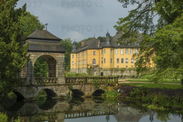 Moated castle, Schloss Dyck, Jüchen, Lower Rhine, North Rhine-Westphalia, Germany, Europe