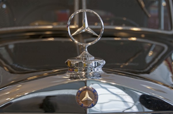 Mercedes star, Mercedes Benz 320 streamlined saloon, built in 1939, Mercedes Benz Museum,