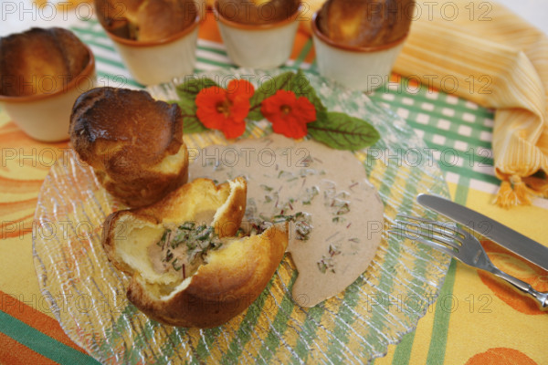 Swabian cuisine, Pfitzauf with sorrel sauce, vegetarian, baked, served on a plate, grandmother's