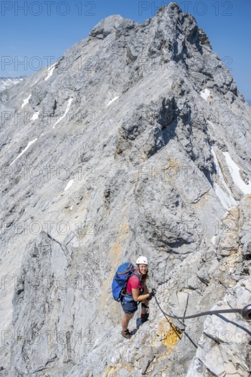Mountaineer on the Jubiläumsgrat between Zugspitze and Alpspitze, high mountains, Wetterstein