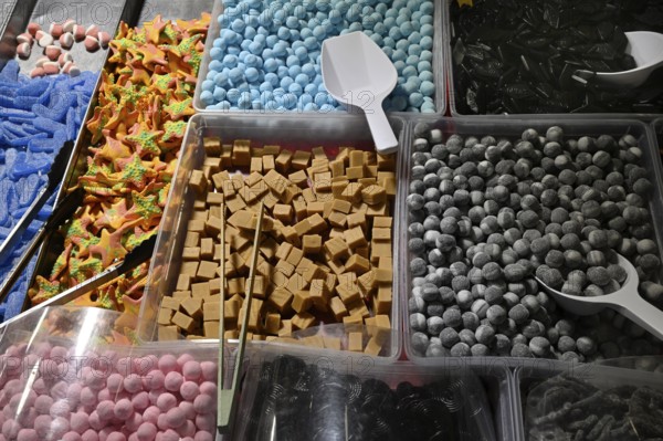 Confectionery caramel cubes