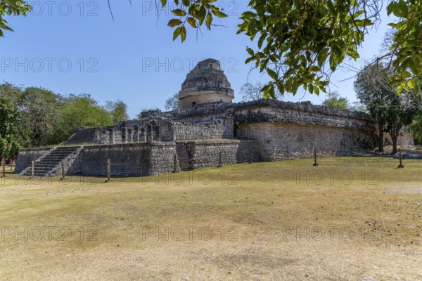 Observatory building, El Caracol, Chichen Itzá, Mayan ruins, Yucatan, Mexico, Central America