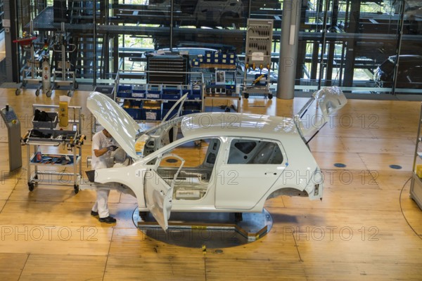 Transparent production in the Transparent Factory. After the phasing out of the Phaeton production,