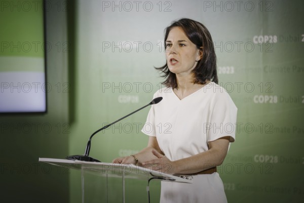 Annalena Baerbock (Buendnis 90 Die Gruenen), Bundesaussenministerin, haelt eine Pressekonferenz zum