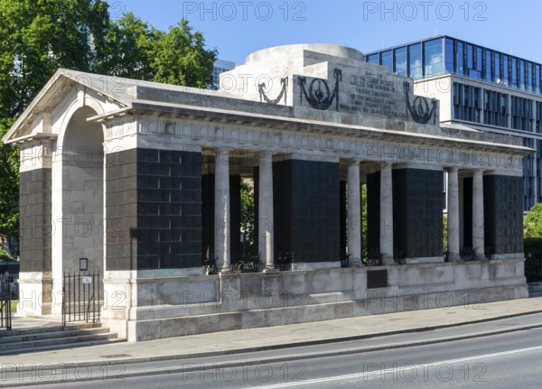 War memorial monument to Merchant Navy and Fishing fleet seamen lost at sea in 1914-18 war, Tower