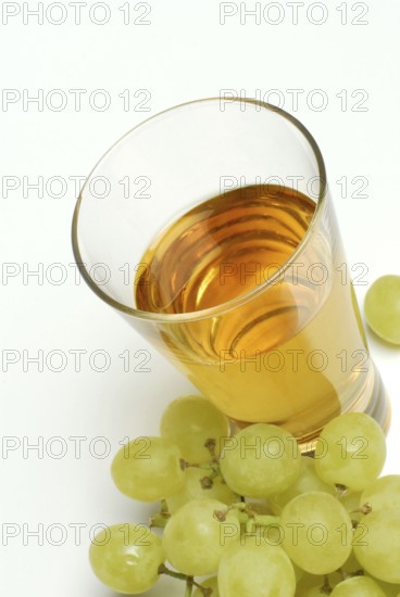 White grape juice in glass, grapes