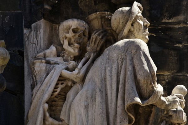 Death behind St. James on the entrance portal of the Marktkirche, artist Jürgen Weber, Hanover,