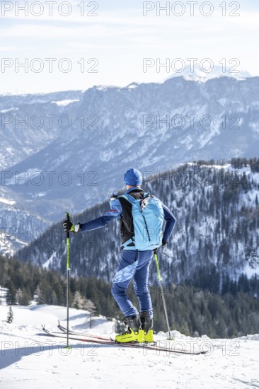 Ski tourers, mountains in winter, ski tour to Sonntagshorn, Chiemgau Alps, Bavaria, Germany, Europe