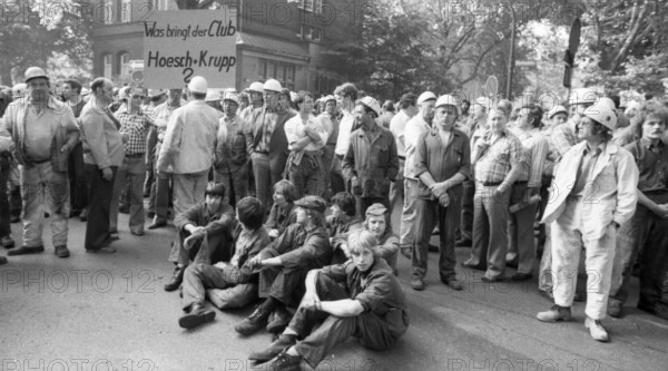 IG Metall warning strike at Hoesch AG Westfalenhuette to preserve co-determination on 29.07.1980 in