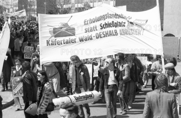 In the municipal election campaign, members and supporters of the German Communist Party (DKP)