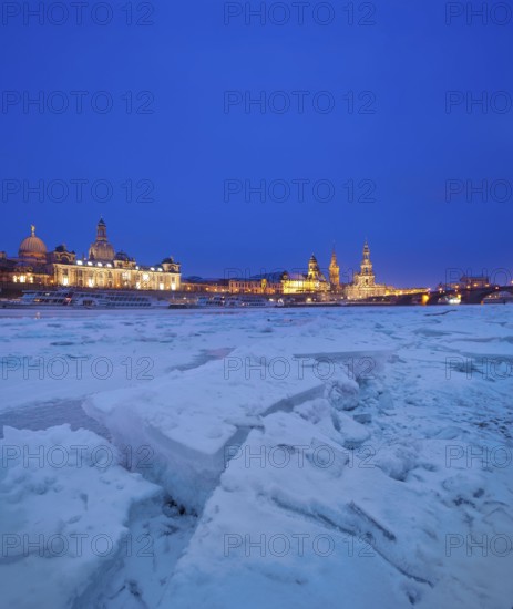 Ice drift on the Elbe in Dresden